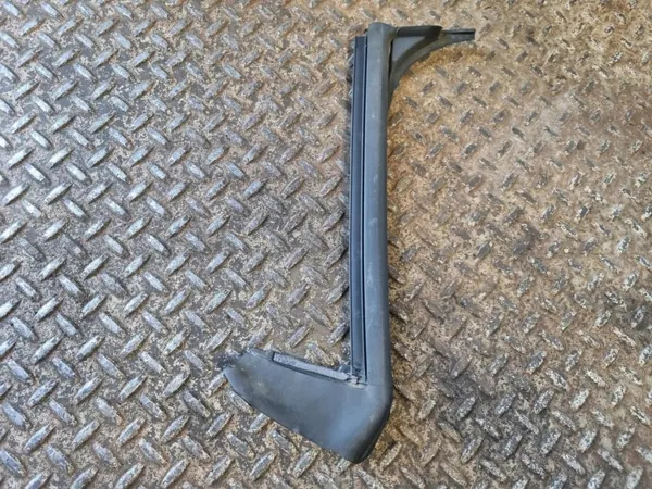 Tesla Model Y Sivuikkunaluoti OEM 149771400D image 2