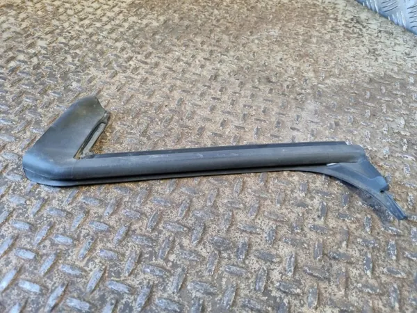 Tesla Model Y Sivuikkunaluoti OEM 149771400D image 3
