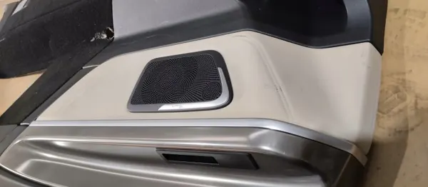 OEM BOCZEK TAPICERKA BAGAŻNIKA PRAWY TYŁ MERCEDES V KLASA W447 LONG image 4