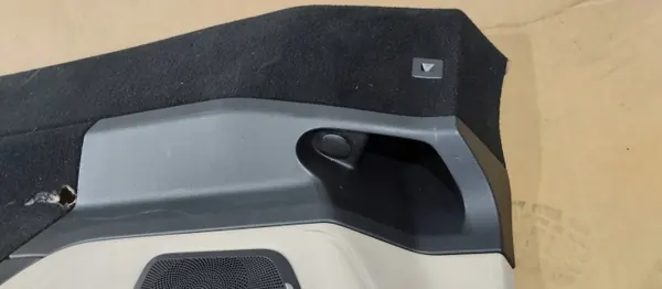 OEM BOCZEK TAPICERKA BAGAŻNIKA PRAWY TYŁ MERCEDES V KLASA W447 LONG image 7