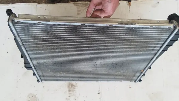 Radiador de agua BMW E46 Compact N46B18A 60784a image 2