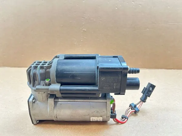BMW X5 F15 Hinterachsluftfederung Kompressor OEM 687517702 image 2