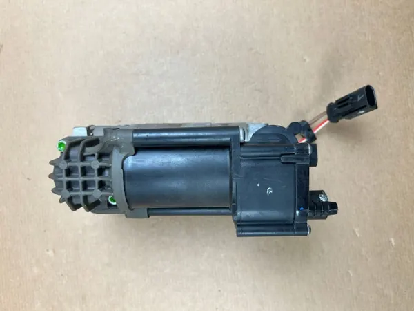 BMW X5 F15 Hinterachsluftfederung Kompressor OEM 687517702 image 3
