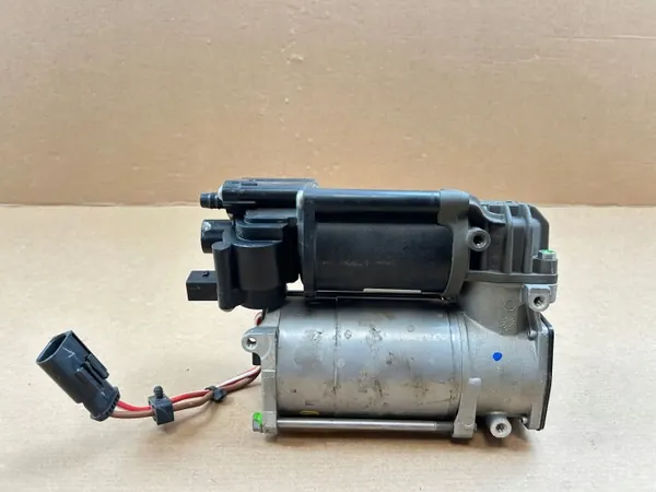 BMW X5 F15 Hinterachsluftfederung Kompressor OEM 687517702 image 4