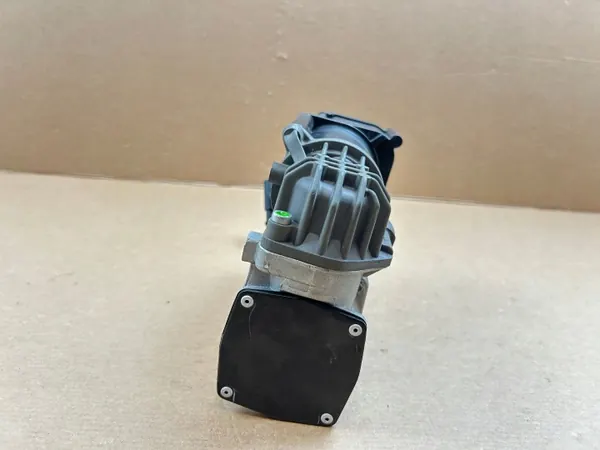 BMW X5 F15 Hinterachsluftfederung Kompressor OEM 687517702 image 7