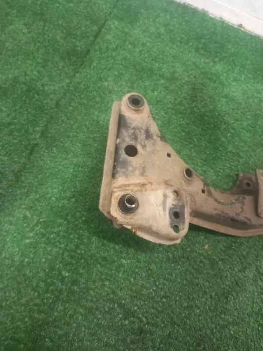 Traverse BMW E46 OEM 123XXX - État Utilisé image 3