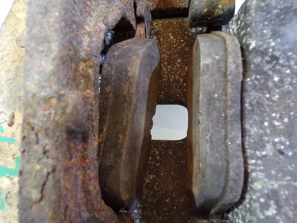 Vorderer linker Bremssattel BMW E60 / E61 X-Drive image 3