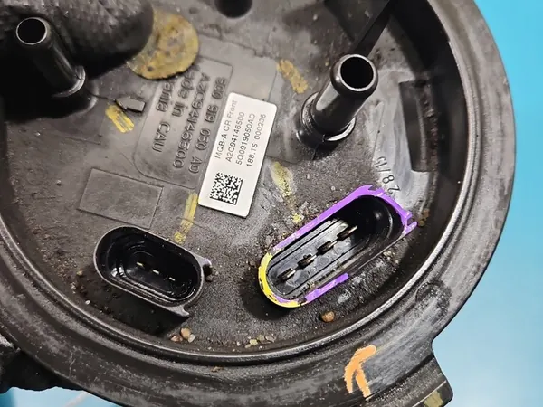 Brandstofpomp Skoda Octavia III 1.6 TDI Beschadigde connector image 4