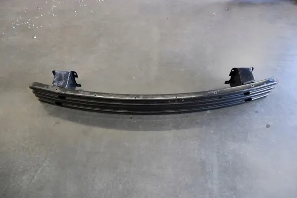 OEM 850305SA0A Viga parachoques trasera Nissan Leaf 2018 image 2