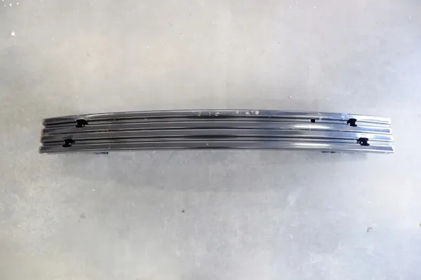 OEM 850305SA0A Viga parachoques trasera Nissan Leaf 2018 image 3