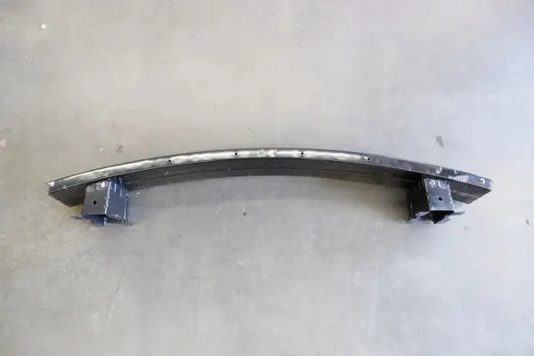 OEM 850305SA0A Viga parachoques trasera Nissan Leaf 2018 image 4