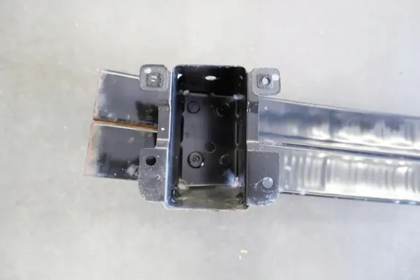 OEM 850305SA0A Viga parachoques trasera Nissan Leaf 2018 image 6