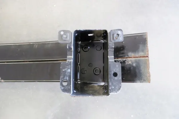 OEM 850305SA0A Viga parachoques trasera Nissan Leaf 2018 image 7