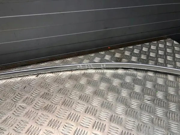 Oikea kromikatonauha OEM A2126900880 Mercedes W212 sedan image 2