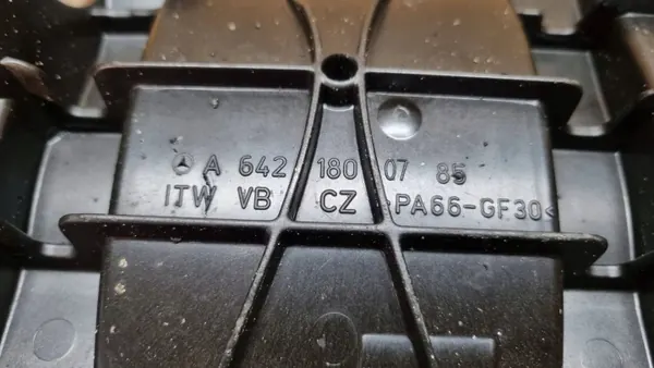 Oljepannlocket OEM A6421800785 för Mercedes 3.0 CDI V6 image 4