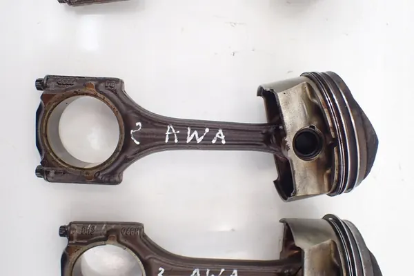 VW AUDI A3 8P 2.0 FSI Kolv + Stång 06D107065 image 4