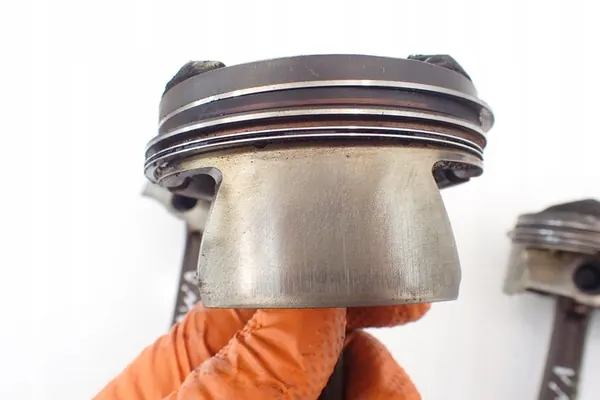 VW AUDI A3 8P 2.0 FSI Kolv + Stång 06D107065 image 5