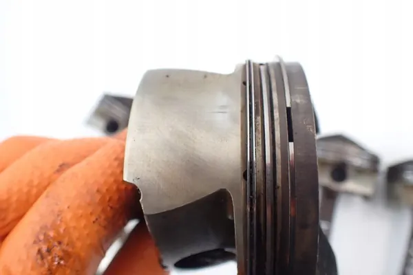 VW AUDI A3 8P 2.0 FSI Kolv + Stång 06D107065 image 6