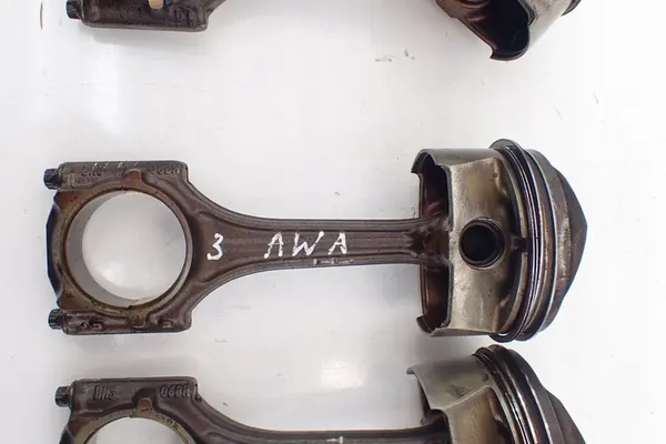 VW AUDI A3 8P 2.0 FSI Kolv + Stång 06D107065 image 8