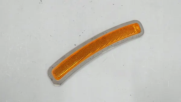 Reflector lateral derecho BMW F44 OEM 7474560 - Usado image 2
