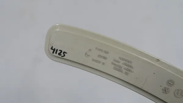 Reflector lateral derecho BMW F44 OEM 7474560 - Usado image 3