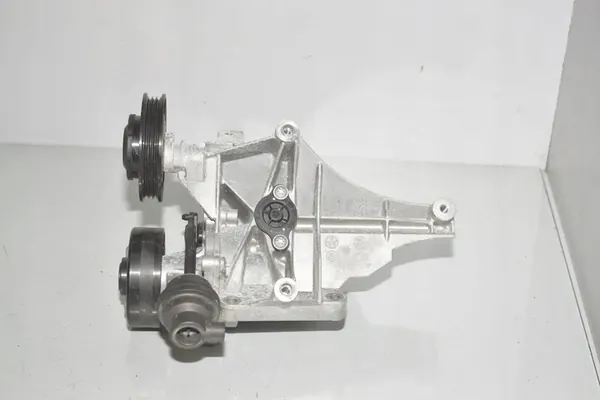 Vattenpump BMW 5 (G30) 2.0L 185kw 2019 OEM 11517644810 image 2