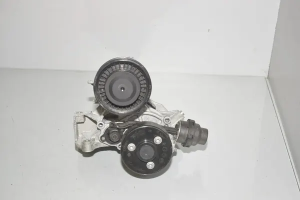 Vattenpump BMW 5 (G30) 2.0L 185kw 2019 OEM 11517644810 image 3