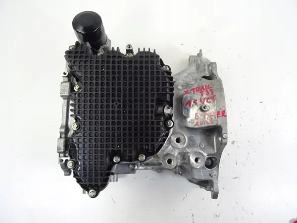 X-TRAIL T33 1.5 VCT EPOWER Oljetäckslock 111106UA0D image 3