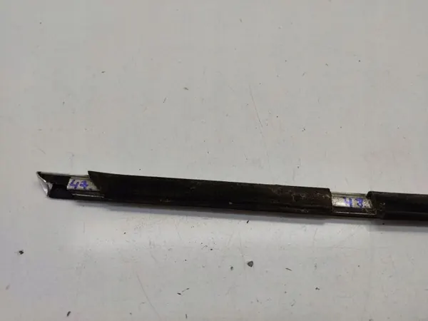BMW 7 E32 Takaikkunan tiiviste OEM AAA6628 Käytetty image 4