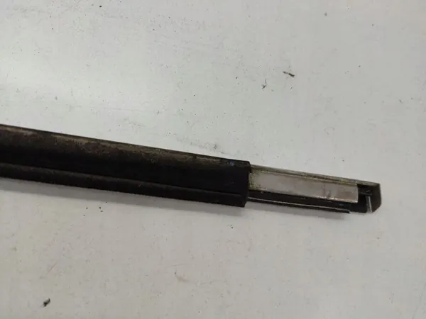 BMW 7 E32 Takaikkunan tiiviste OEM AAA6628 Käytetty image 6