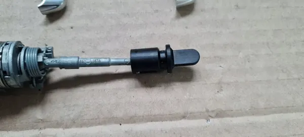 OEM 4M8837167 Insert de Serrure Porte Avant Audi SQ8 image 4