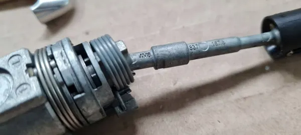 OEM 4M8837167 Insert de Serrure Porte Avant Audi SQ8 image 9