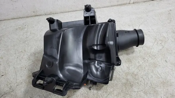 Mercedes Luftfilterhus OEM A2700900601 - Begagnad image 3