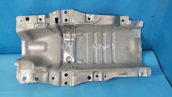 Mercedes W206 C220 värmesköld OEM A2066808202 image 2