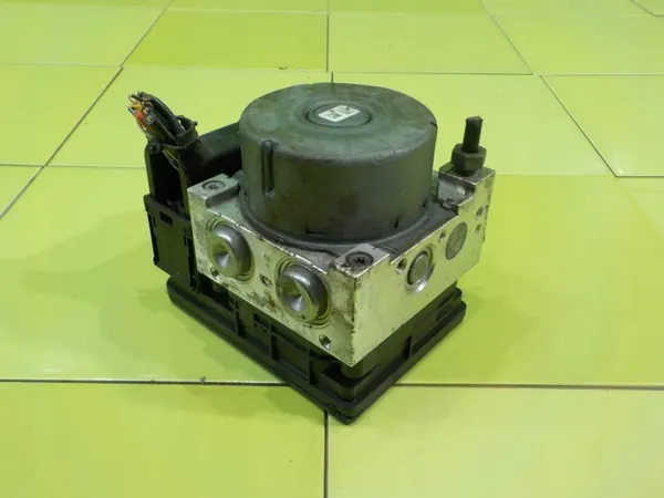 ABS-pomp Ford Focus MK3 Lift 1.6 TDCI 2015 image 2