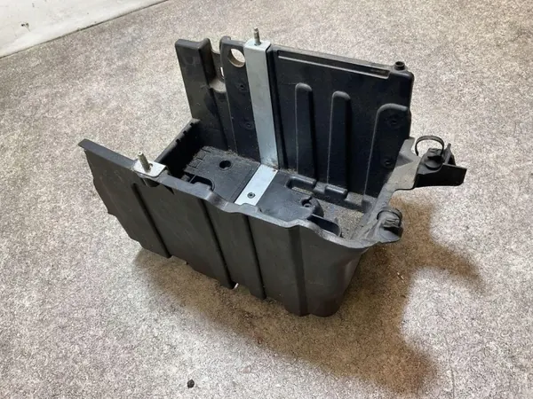Base de batterie Ford OEM 20206A - État utilisé image 2