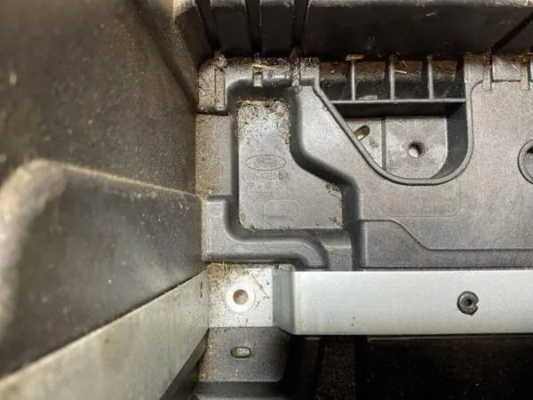 Base de batterie Ford OEM 20206A - État utilisé image 3