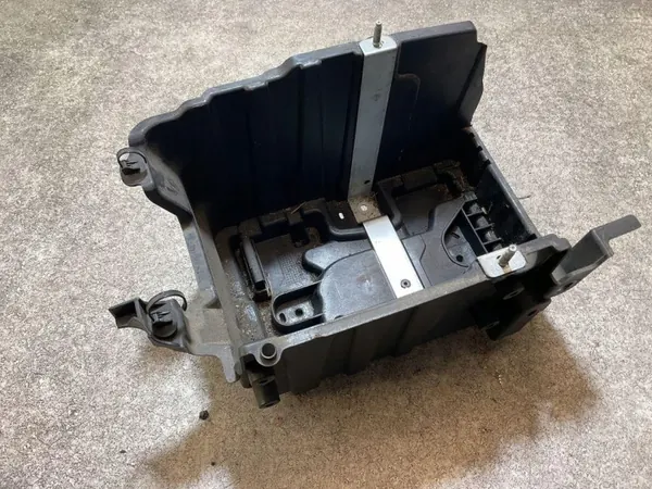 Base de batterie Ford OEM 20206A - État utilisé image 5