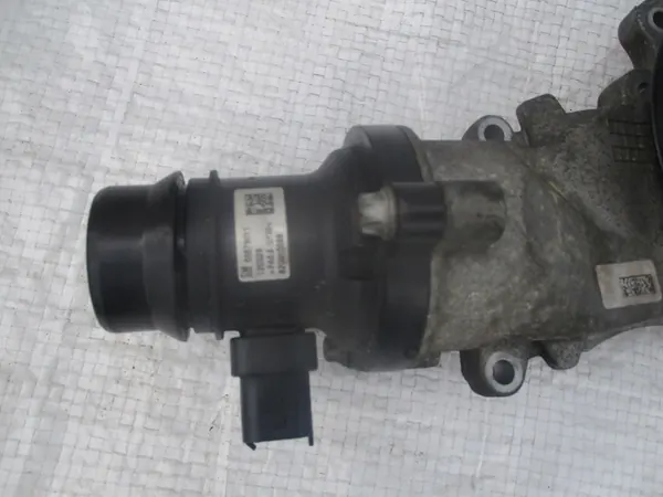 Vattenpump Opel Corsa D Astra H J Meriva B Mokka image 3