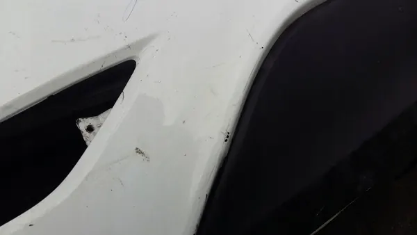 Parachoques trasero Ford OE 8A61-17906 image 4