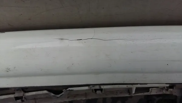 Parachoques trasero Ford OE 8A61-17906 image 8