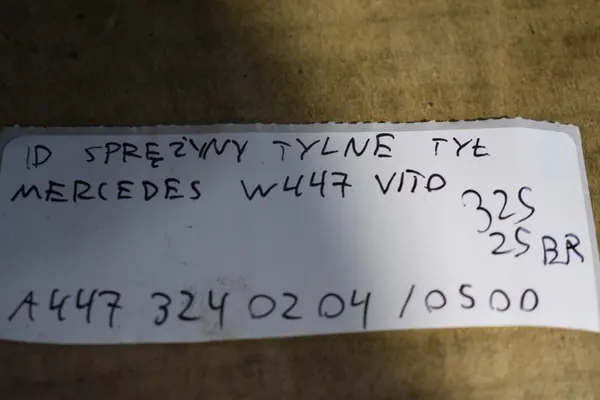 Bakfjädrar Mercedes Vito W447 image 2