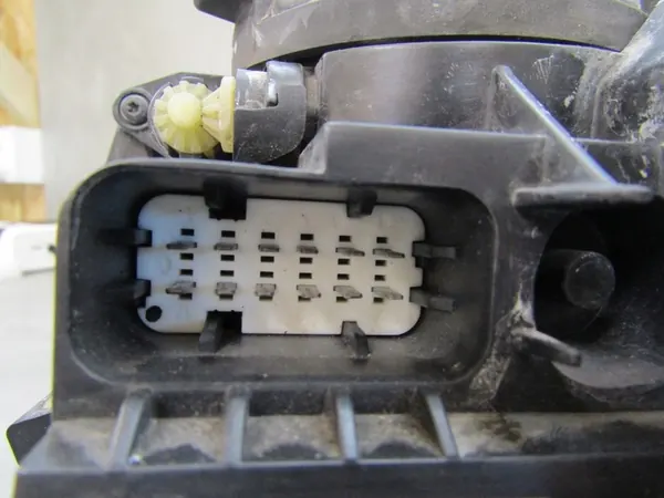 Farol direito VW Touareg I Xenon 02-06 image 3