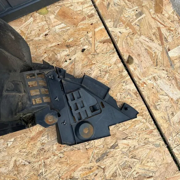 Dacia Sandero II Logan II Front Left Wheel Arch OE 638418129R image 5