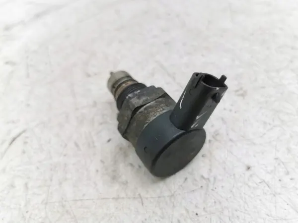 Régulateur pression carburant Toyota OEM 232800N010 image 2