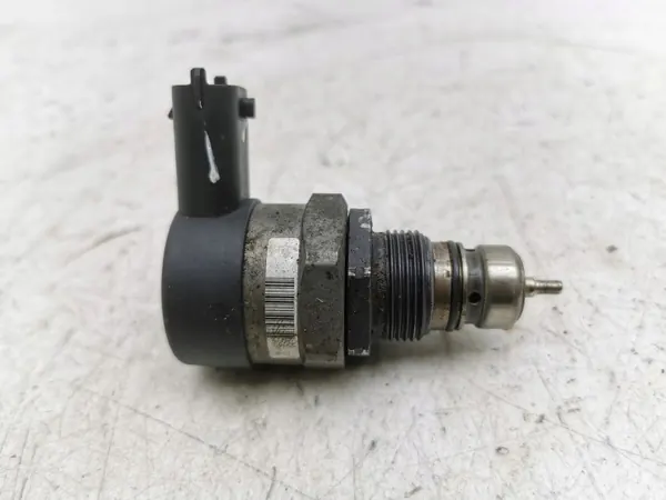 Régulateur pression carburant Toyota OEM 232800N010 image 4