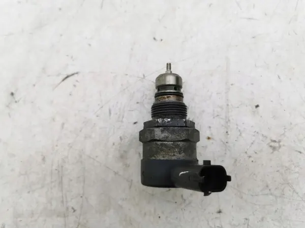 Régulateur pression carburant Toyota OEM 232800N010 image 5