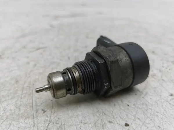 Régulateur pression carburant Toyota OEM 232800N010 image 6