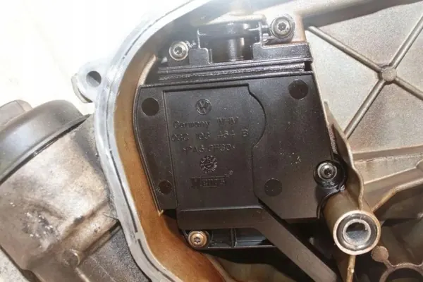 Cubierta de cadena de distribución VW OEM 03C109211AL image 6