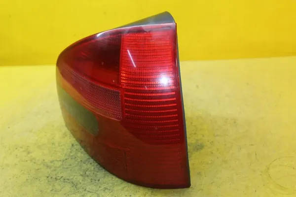 AUDI A3 8L Luz Trasera Derecha image 2